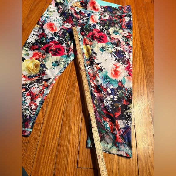 Spalding Floral Print Athletic Capri Leggings - Picture 5 of 7